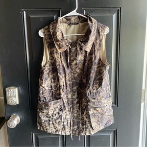 Elle Tahari Animal Print Vest Size Large